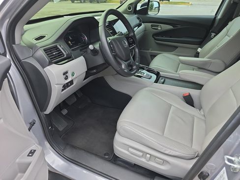 Used 2021 Honda Pilot Touring image 10