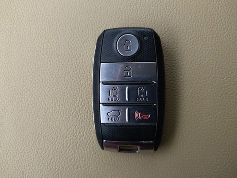 Used 2018 Kia Sedona SX FWD image 32