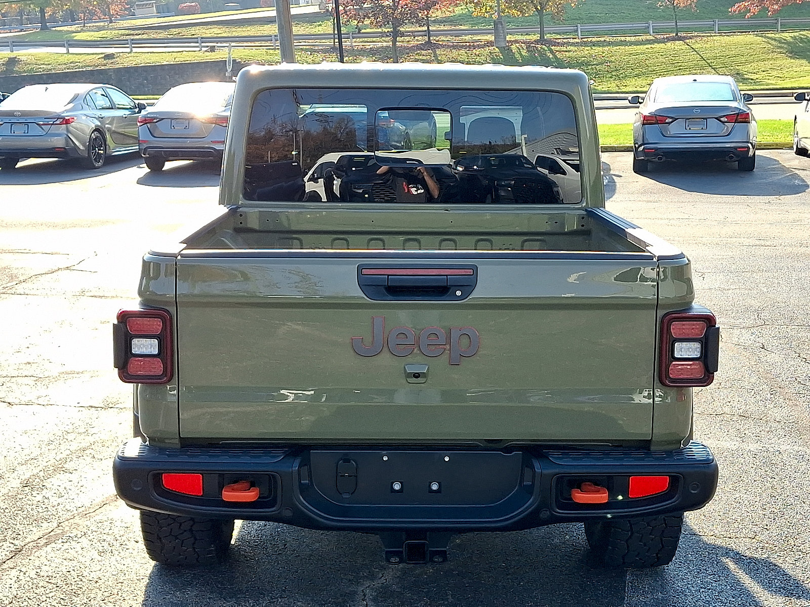 Used 2025 Jeep Gladiator Mojave AWD/4WD image 5