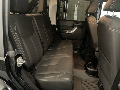 Used 2018 Jeep Wrangler Unlimited Sahara w/ Dual Top Group image 17