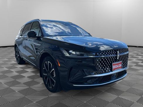 Used 2024 Lincoln Nautilus Reserve w/ Equipment Group 202A AWD/4WD image 3