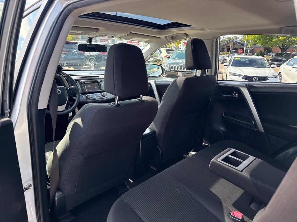 Used 2015 Toyota RAV4 XLE AWD/4WD image 36