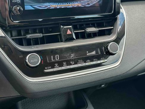 Used 2025 Toyota Corolla LE FWD image 31