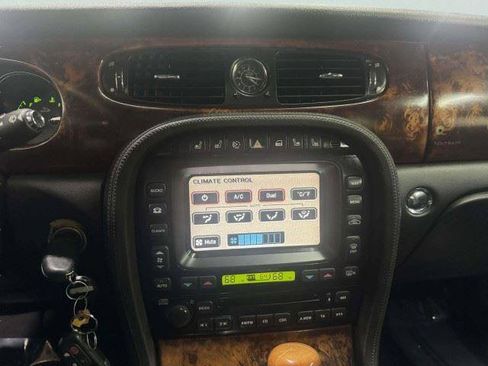 Used 2008 Jaguar XJ8 RWD image 23