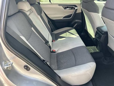 Used 2020 Toyota RAV4 XLE w/ Convenience Package FWD image 26