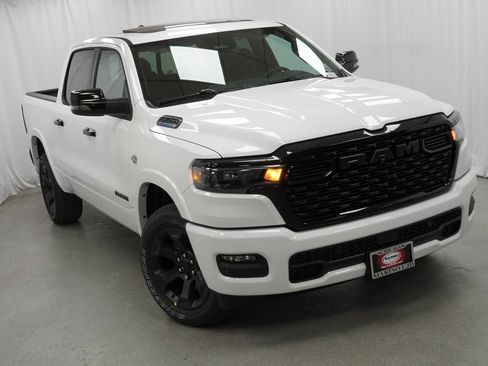 New 2026 RAM 1500 4x4 Crew Cab image 8