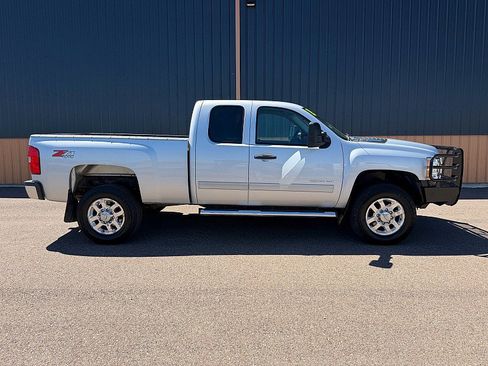 Used 2013 Chevrolet Silverado 2500 LT w/ Interior Plus Package AWD/4WD image 3