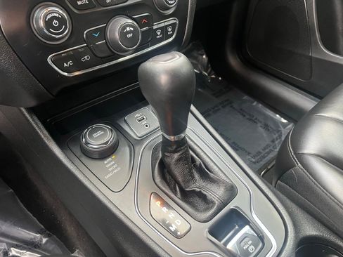 Used 2019 Jeep Cherokee Latitude Plus image 30