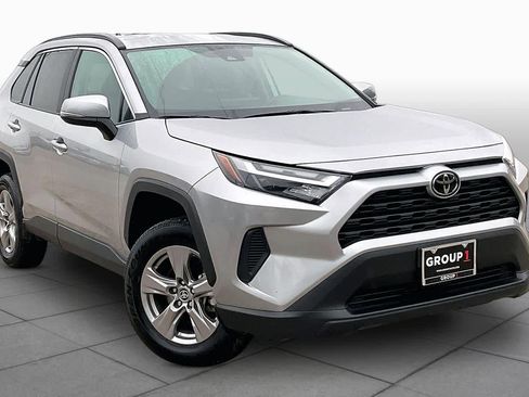 Used 2025 Toyota RAV4 XLE FWD image 3