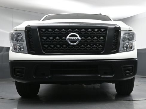 Used 2019 Nissan Titan S image 20