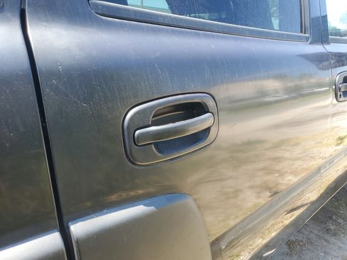 Used 2004 Chevrolet Tahoe LT w/ LT Preferred Equipment Group RWD image 9