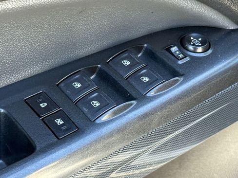 Used 2022 Chevrolet Colorado Z71 AWD/4WD image 19