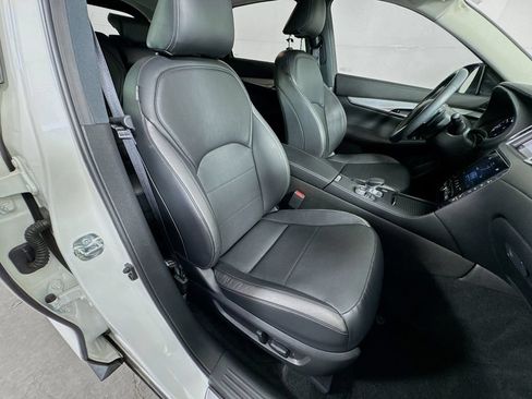Certified 2022 INFINITI QX50 Essential FWD image 38