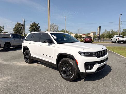New 2026 Jeep Grand Cherokee Altitude image 1