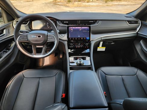 New 2025 Jeep Grand Cherokee Limited w/ Black Appearance Package image 3