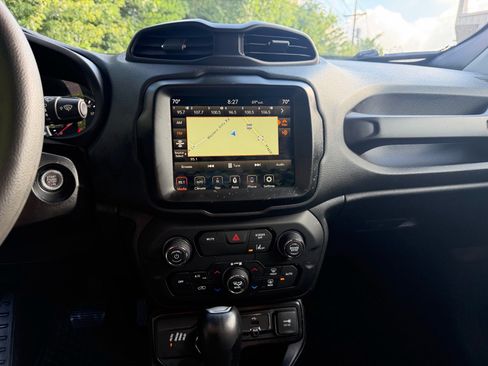 Used 2023 Jeep Renegade Latitude AWD/4WD image 38