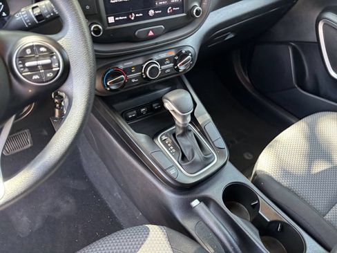 Used 2025 Kia Soul LX w/ LX Technology Package FWD image 39