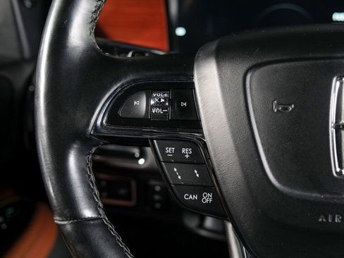 Used 2019 Lincoln Navigator Reserve image 19