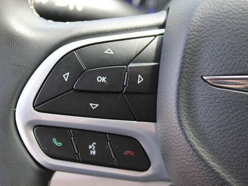 Used 2022 Chrysler Voyager LX FWD image 20