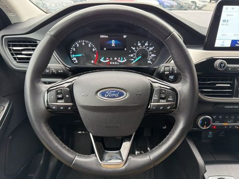 Used 2022 Ford Escape SEL image 18