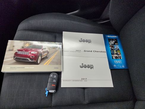 Used 2017 Jeep Grand Cherokee Laredo w/ Quick Order Package 23E image 51