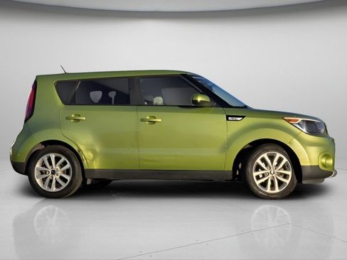 Used 2017 Kia Soul + image 10