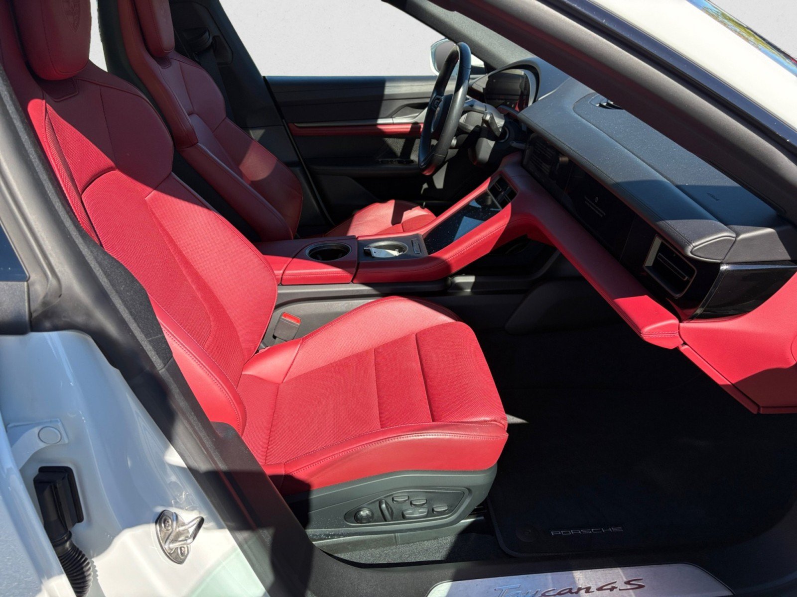 Used 2024 Porsche Taycan 4S AWD/4WD image 20