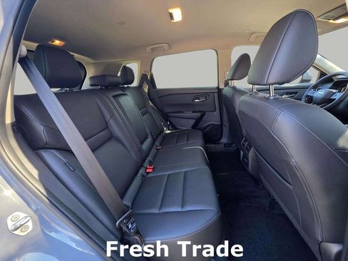 Used 2025 Nissan Rogue SL image 9