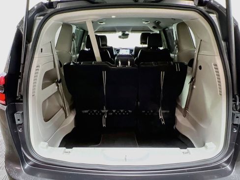 Used 2023 Chrysler Pacifica Touring-L FWD image 22