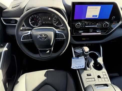 New 2026 Toyota Highlander XLE image 12