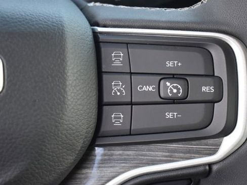 Used 2022 Jeep Wagoneer Series III AWD/4WD image 34