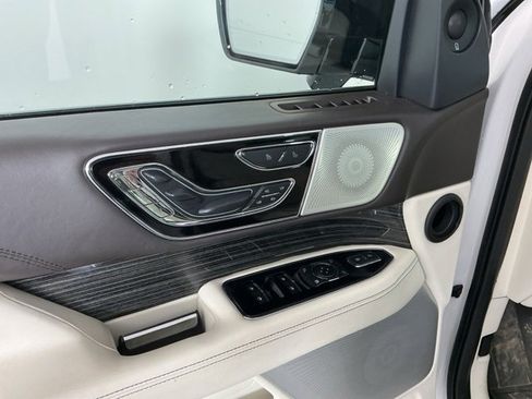 Used 2022 Lincoln Navigator L Black Label image 9