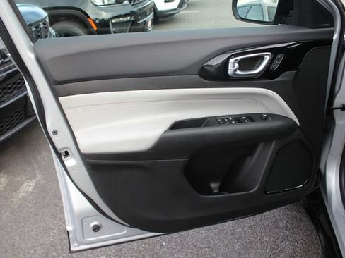 Used 2025 Jeep Compass Limited w/ Elite Group AWD/4WD image 20