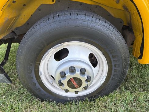 Used 2021 GMC Savana 3500 Extended w/ Power Convenience Package image 3