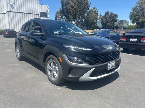 Used 2023 Hyundai Kona SEL w/ Convenience Package FWD image 2