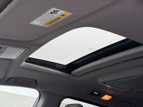 Used 2024 Honda Odyssey Touring image 17