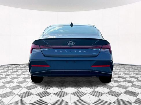 New 2025 Hyundai Elantra SEL image 10