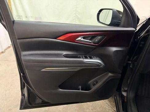Used 2024 Chevrolet Traverse Z71 AWD/4WD image 30