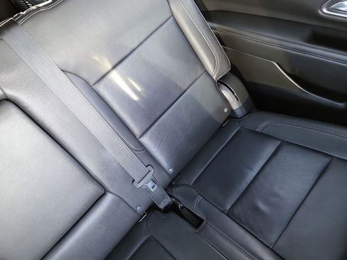 Used 2023 Chevrolet Suburban LT image 14