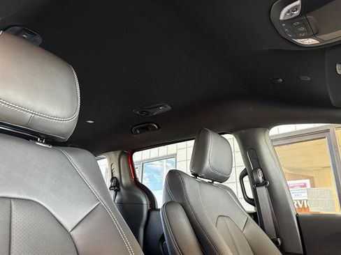 New 2026 Chrysler Pacifica Select image 15