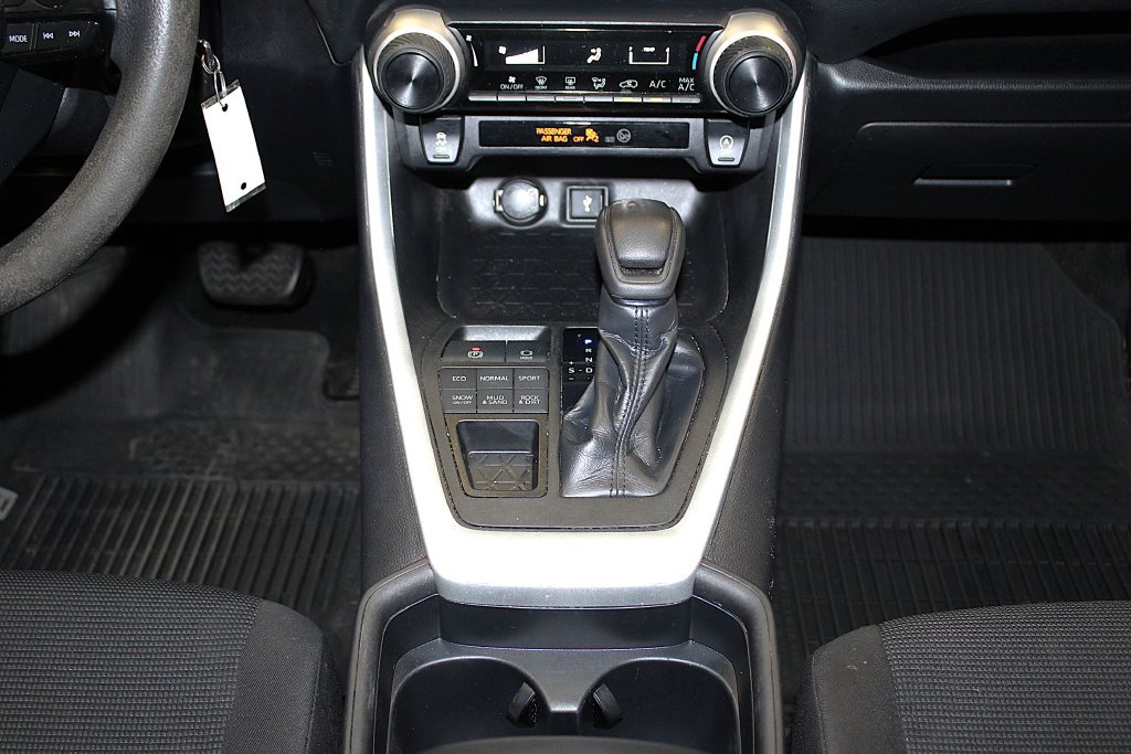 Used 2020 Toyota RAV4 LE w/ All Weather Liner Package AWD/4WD image 20