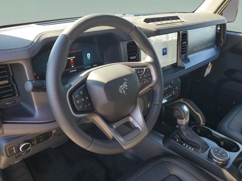 New 2025 Ford Bronco Badlands image 8