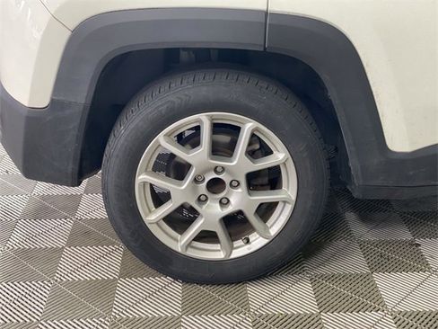 Used 2021 Jeep Renegade Latitude image 17