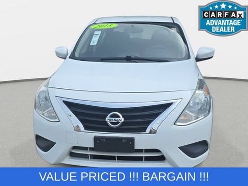 Used 2015 Nissan Versa SV FWD image 2