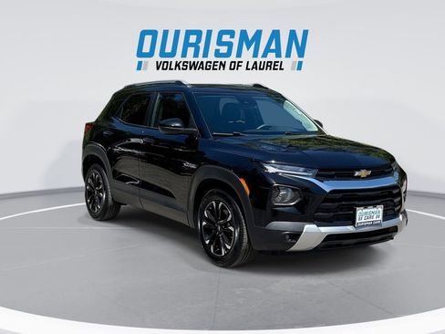 Used 2022 Chevrolet TrailBlazer LT w/ Convenience Package FWD image 2