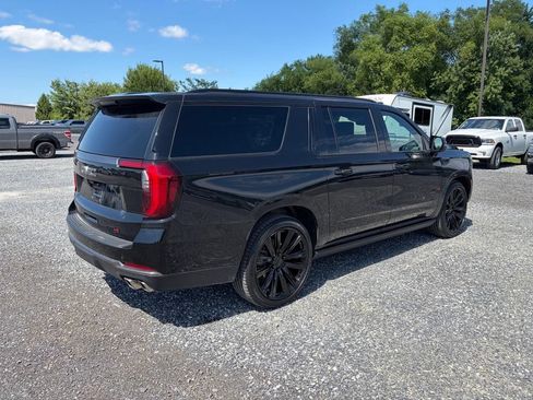 Used 2025 GMC Yukon XL AT4 Ultimate w/ LPO, AT4 Appearance Package AWD/4WD image 10