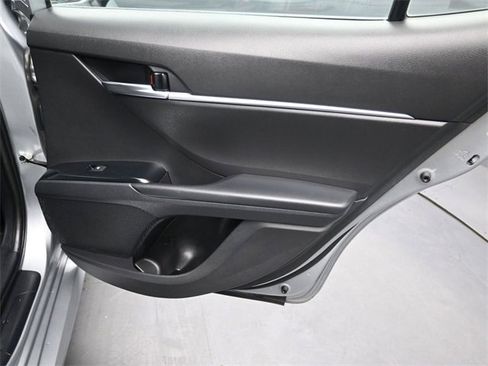 Used 2020 Toyota Camry LE image 16
