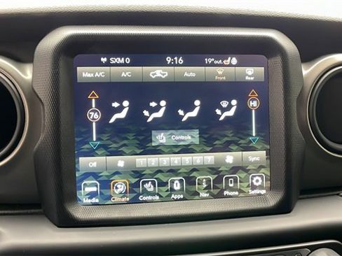 Used 2021 Jeep Gladiator Willys image 20