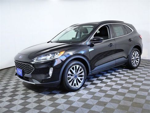 Certified 2022 Ford Escape Titanium w/ Class II Trailer Tow Package image 5