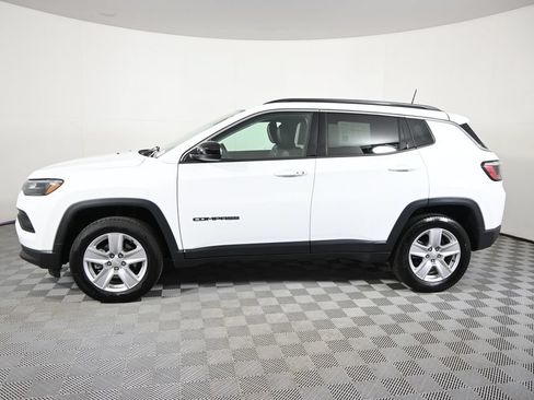Used 2022 Jeep Compass Latitude w/ Convenience Group AWD/4WD image 2